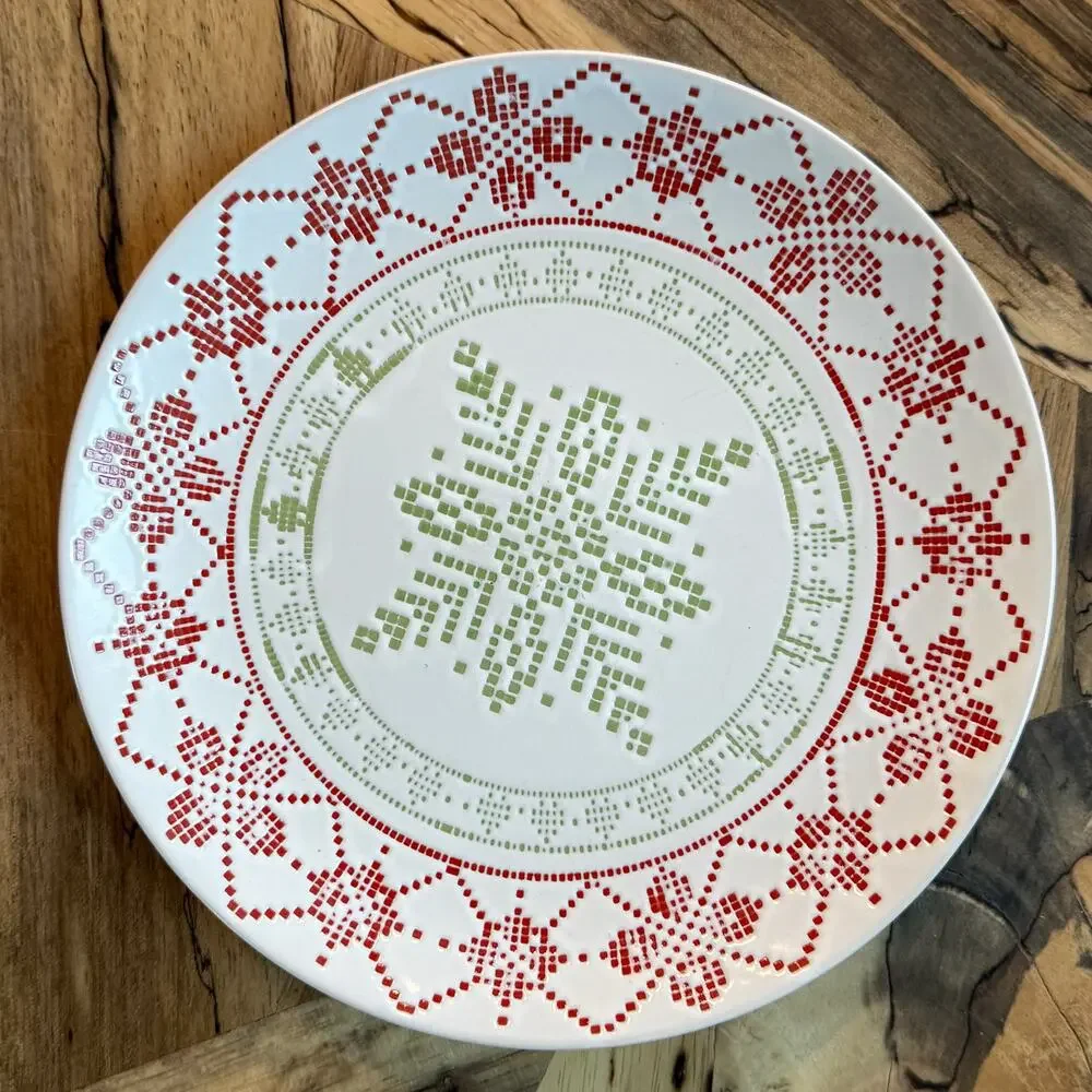 Noble Excellence Astoria Fair Isle Red and Green, Set of 2, Stoneware Plates, 8